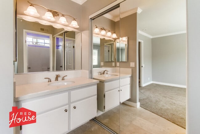 Building Photo - 3607 Caminito Carmel Landing