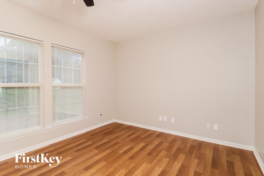 Building Photo - 4230 Fairwood Dr