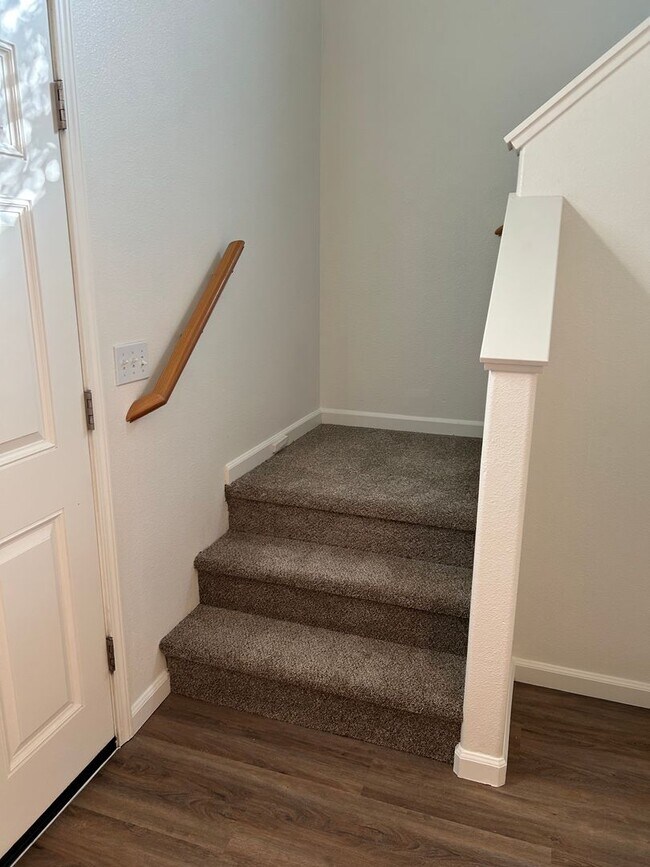 Building Photo - 582 Morgan Dr