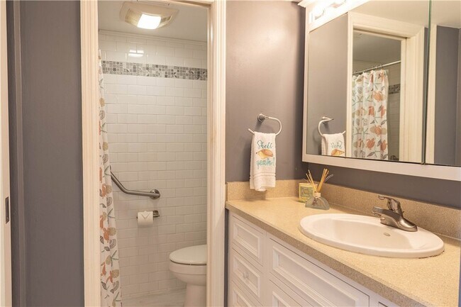 Building Photo - 4141 Ocean Dr