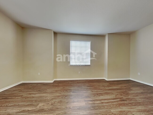 Building Photo - 2804 Spring Meadow Dr
