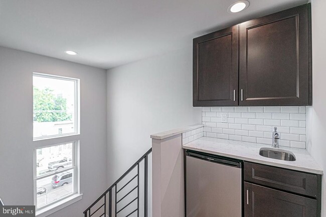 Building Photo - 2535 Annin St