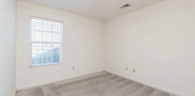 Building Photo - COMING SOON! 3 Bed 2 Bath Single Family Home w/ Garage!