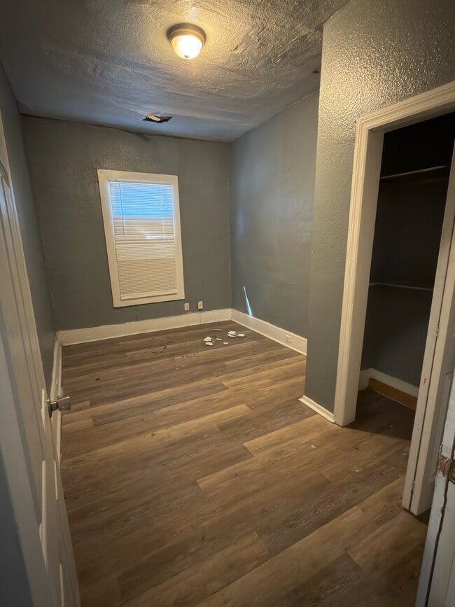 Building Photo - 1653 W 35th St