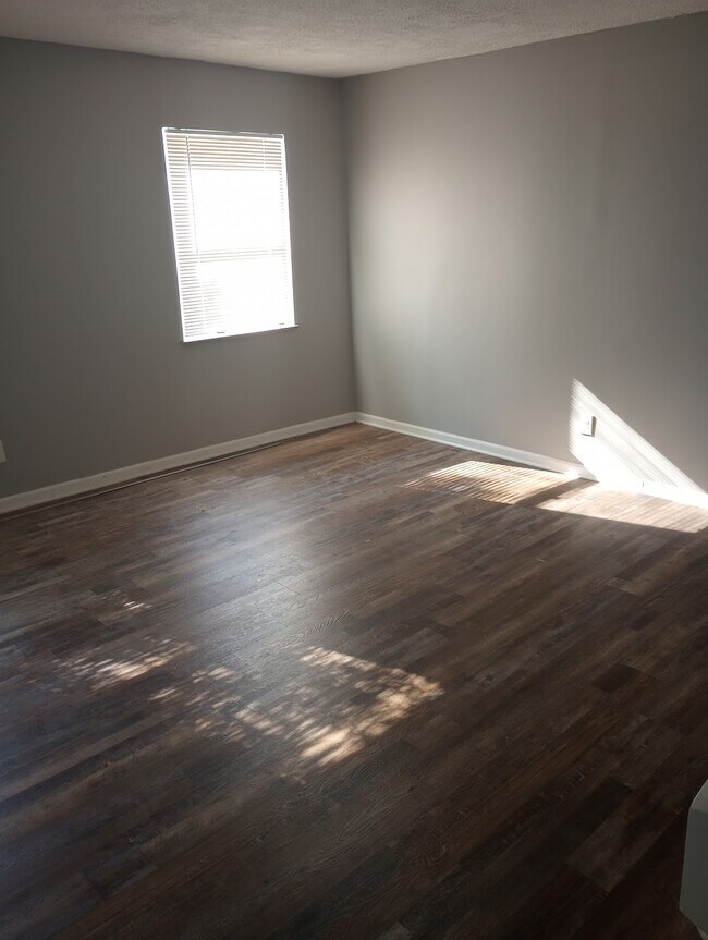 Building Photo - 2807 Sheldon Ave