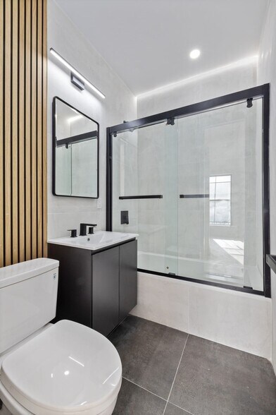 Building Photo - 167 First Avenue