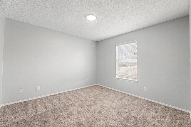 Building Photo - 4380 W Thrasher Dr