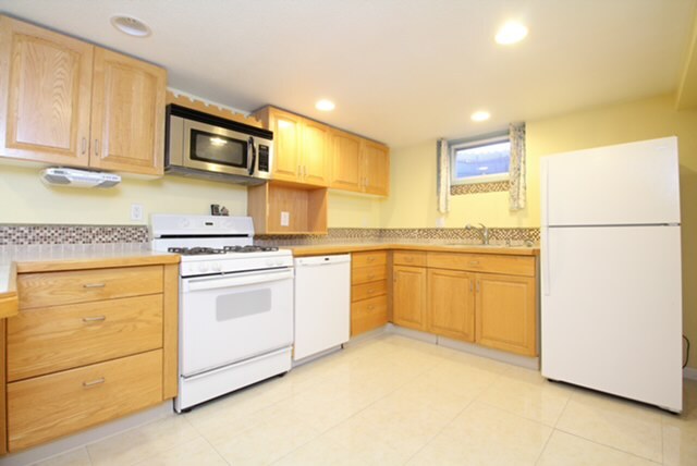 Building Photo - 1705 Fairacres Drive