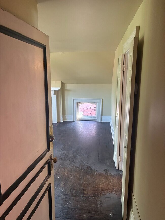 Building Photo - 1454