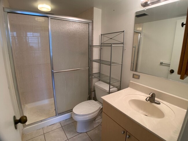 Building Photo - $2600, 2BR/2BA Salt Lake (Honolulu) -with A/C, 1 assigned parking