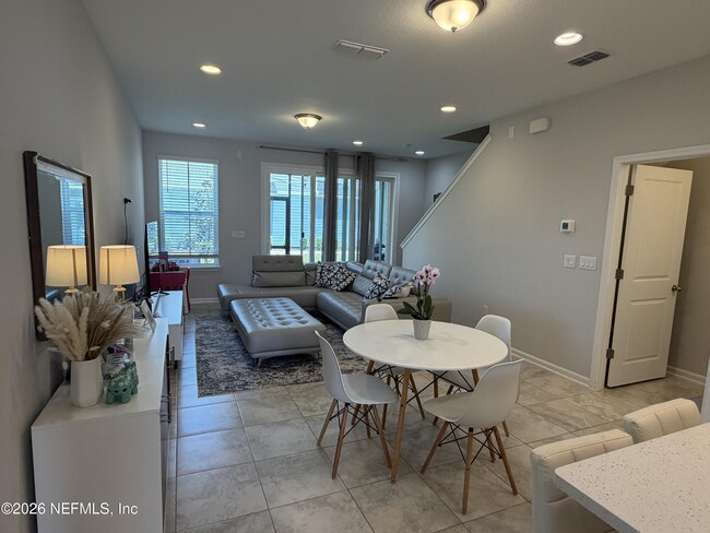 Building Photo - 24 Fieldfare Ln