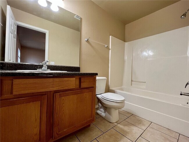 Building Photo - 2219 Skyler Dr