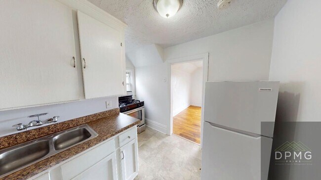 Building Photo - 129 S Hosmer St