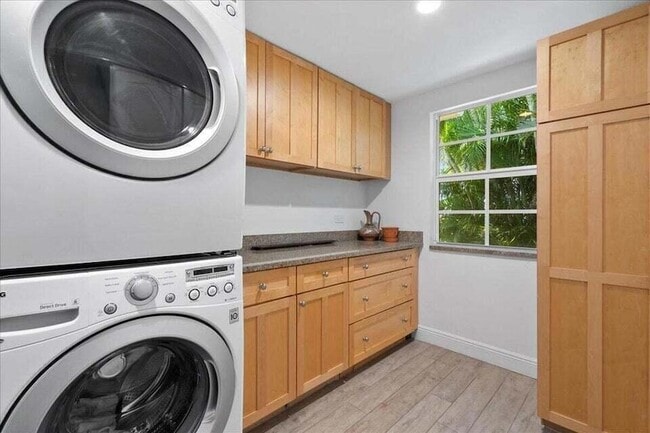 Building Photo - 221 NW 18th St