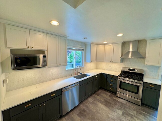 Building Photo - Cozy Ballard Retreat: 2-Bed, 2-Bath Home with Office & Wet Bar