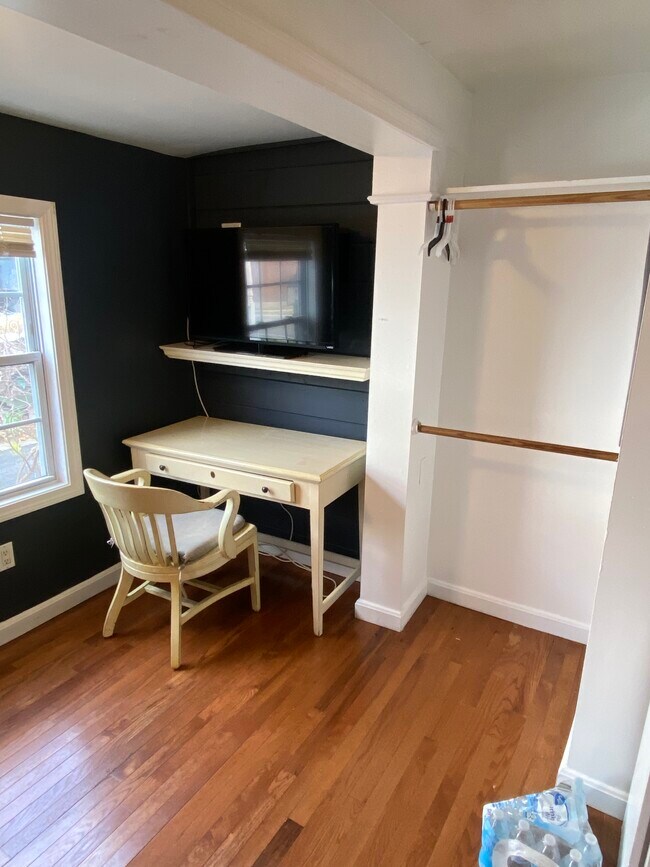 Building Photo - 68 Forest St