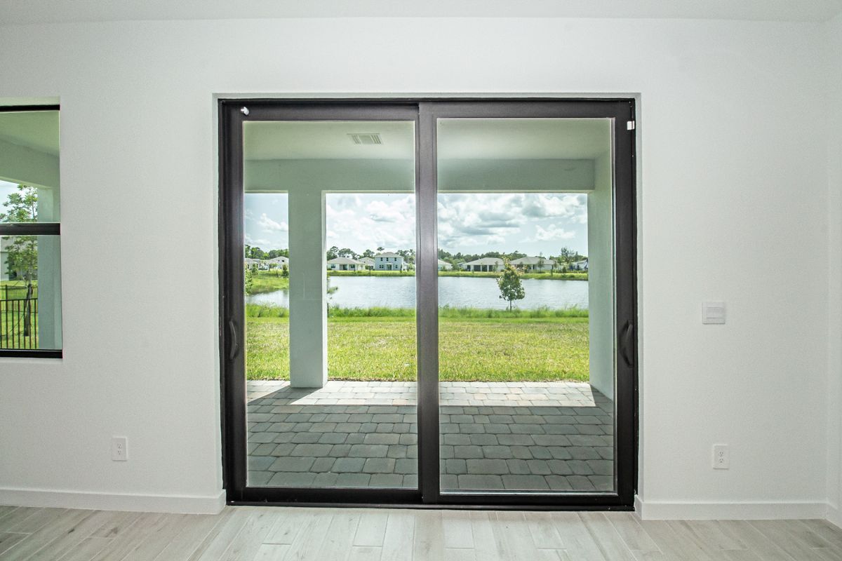 Building Photo - 5929 SE Sky Blue Cir