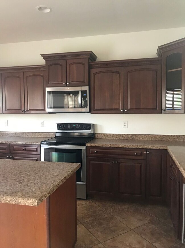 Building Photo - 14666 W Mauna Loa Ln