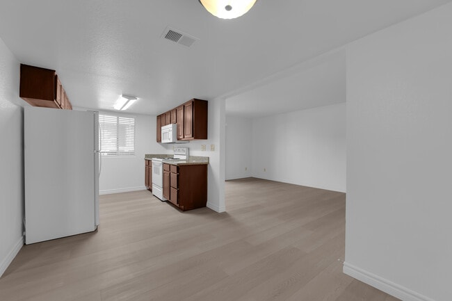 Building Photo - 4921 Indian River Dr