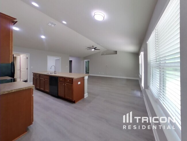 Building Photo - 2053 Jomil Ct
