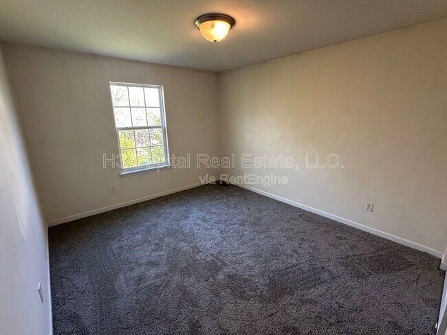 Building Photo - 116 Forest Oaks Dr