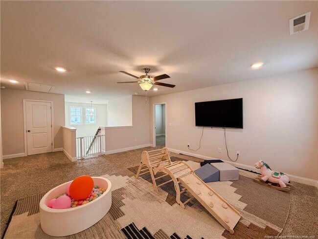Building Photo - 490 Bedford Dr