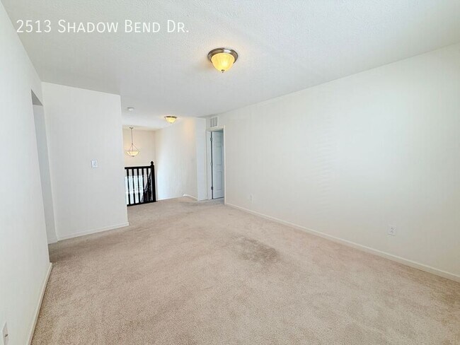 Building Photo - 2513 Shadow Bend Dr