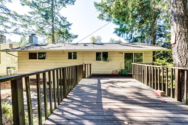 Building Photo - Beautiful 5 bedroom house in South Eugene!