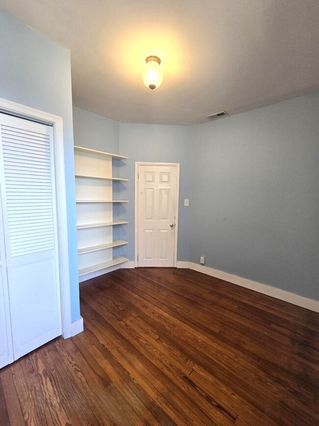 Building Photo - 3-Bedroom, 2-Bathroom in Brewers Hill