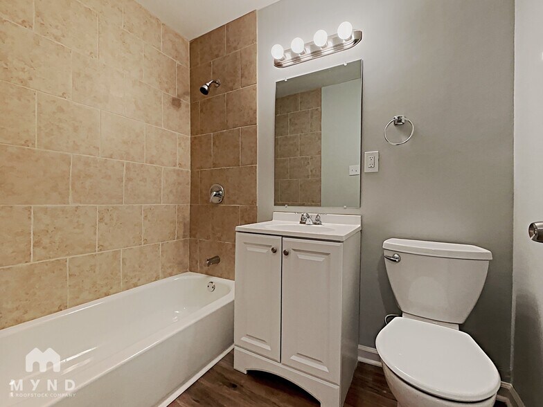 Building Photo - 2405 Longleaf Dr