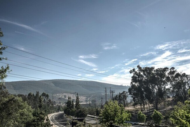 Building Photo - 3 Br SanElijoTownhome 2 car garage Granite...