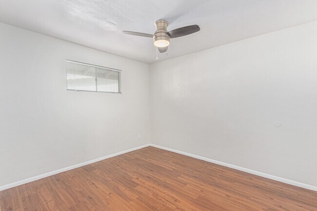 Building Photo - Renovated 2 bed | 1 bath - Central Tempe Location!