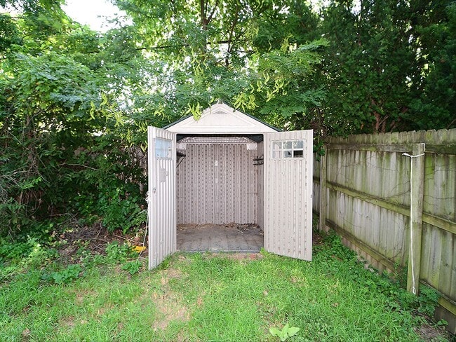 Building Photo - Elmwood Park Charmer