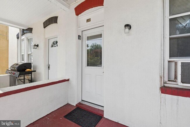 Building Photo - 540 46th St