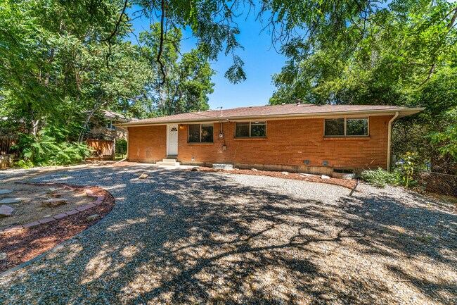 Building Photo - 3512 W Berry Dr