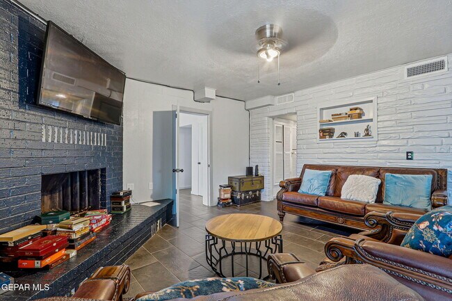 Building Photo - 5912 Delta Dr