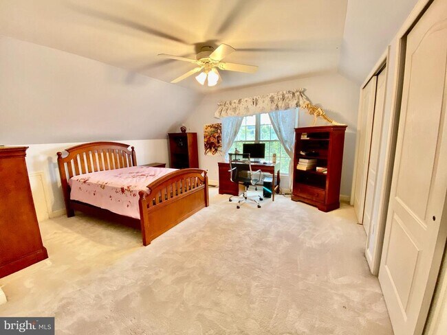 Building Photo - 513 Doral Cir