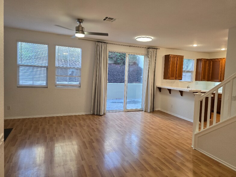 Building Photo - 1517 Laurel Grove Dr