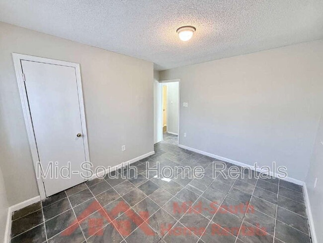 Building Photo - 3205 Madewell St