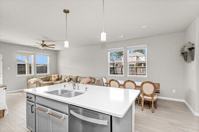 Building Photo - 18503 Sunrise Maple Dr