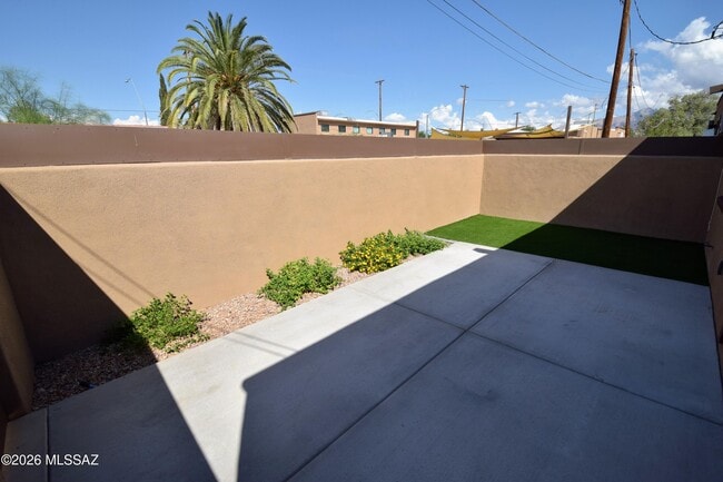 Building Photo - 5116 E Pima St