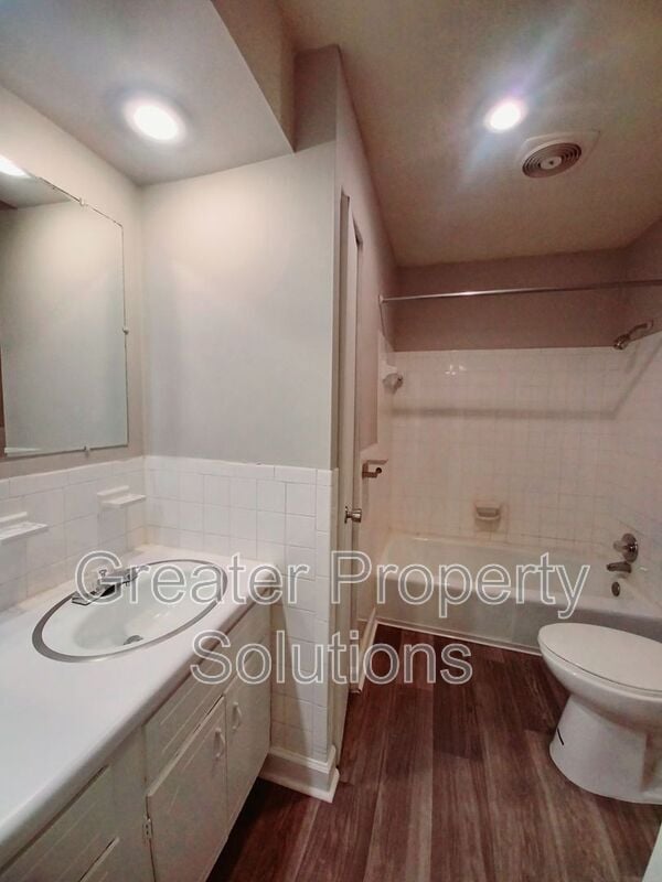 Building Photo - 5112 NW Kalivas Cir