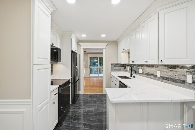 Building Photo - 193 The Meadows