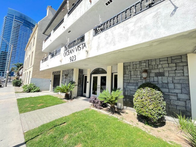 Building Photo - Ocean Boulevard End-Unit Condo