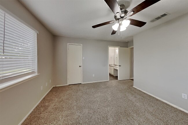 Building Photo - 6823 Harpers Dr