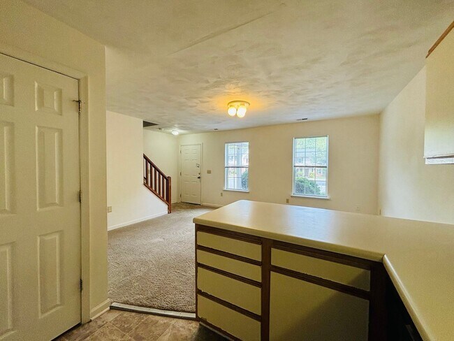 Building Photo - 824 Patrick Henry Dr