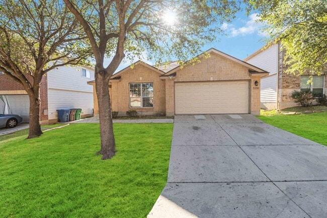 Building Photo - Gorgeous 3 bedroom, 2 bath home with a study near the Forum & Randolph AFB!