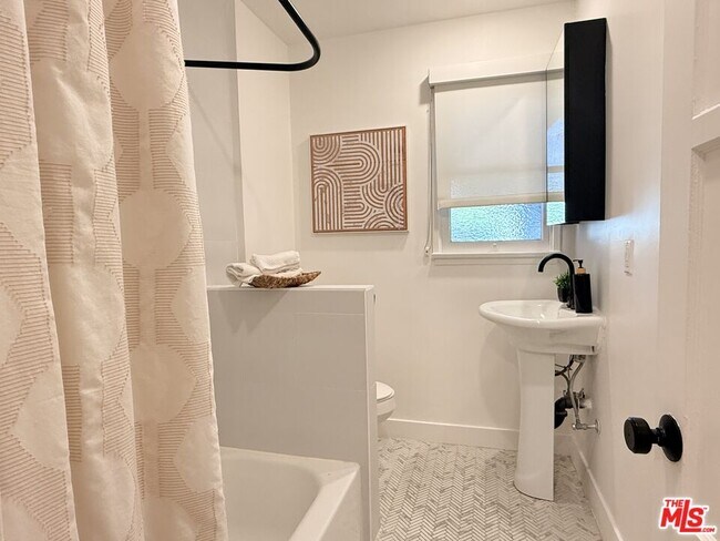 Building Photo - 1138 Princeton St