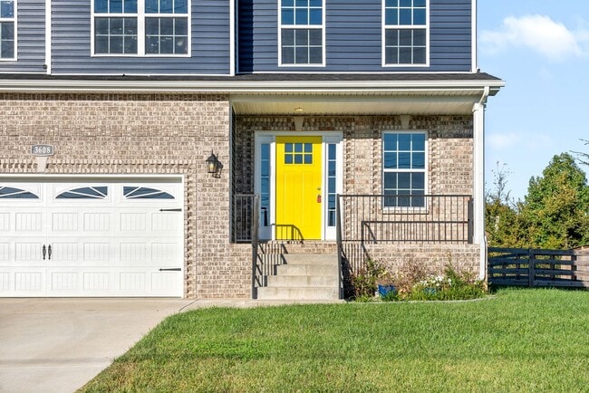 Building Photo - JUST REDUCED! Large, Stunning home ready t...