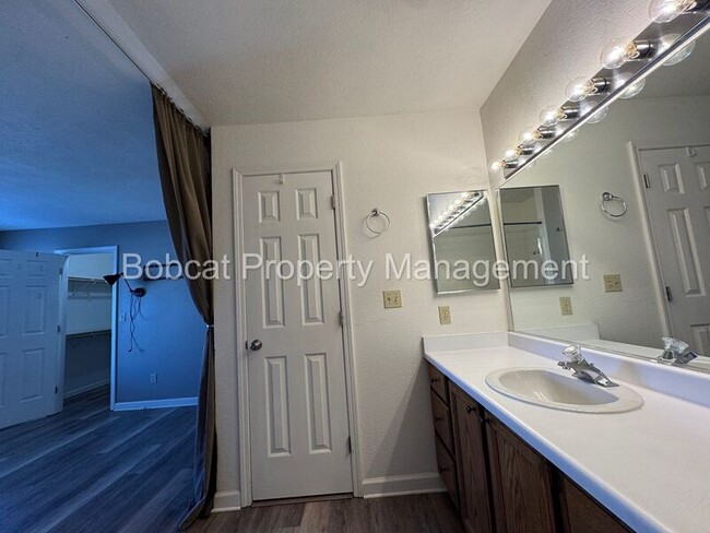 Building Photo - 326 Sandalwood Dr